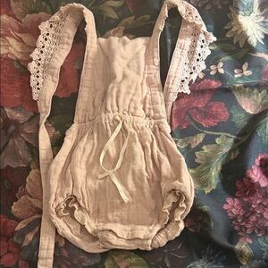 Lace Strap dusty pink playsuit